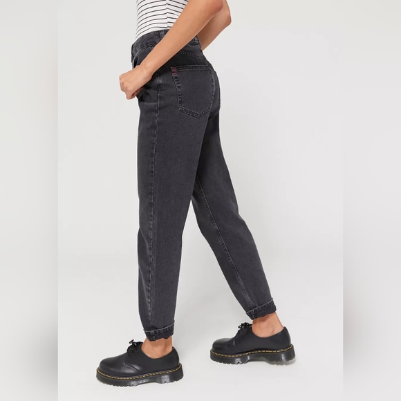 BDG High-Waisted Mom Jeans Washed Black Denim Size 30 Urban Outfitters - Picture 3 of 16
